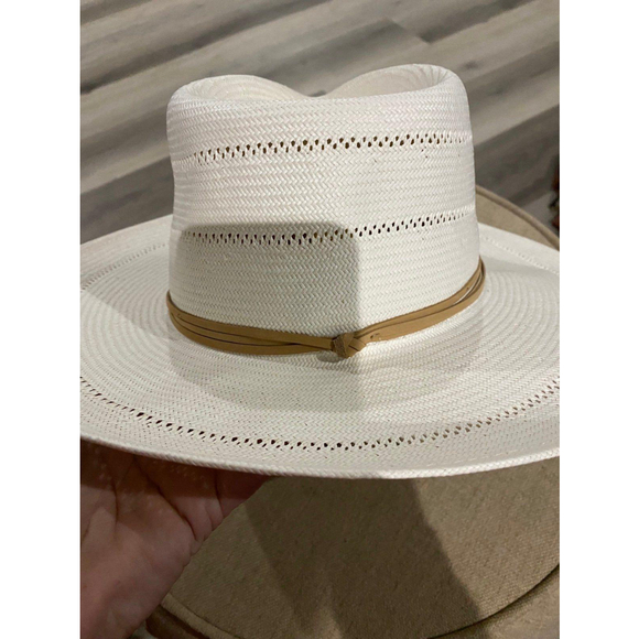 Gigi Pip Arlo hat new - Picture 2 of 4